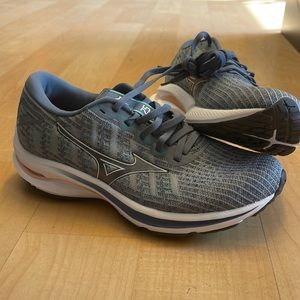 Womens Mizuno Wave Rider size 7.5 running shoe